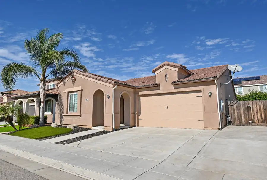3581 Griffith Avenue, Clovis, CA 93619 - Image #2