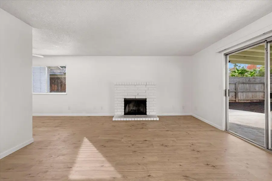 6035 N Selland Avenue, Fresno, CA 93711 - Image #2