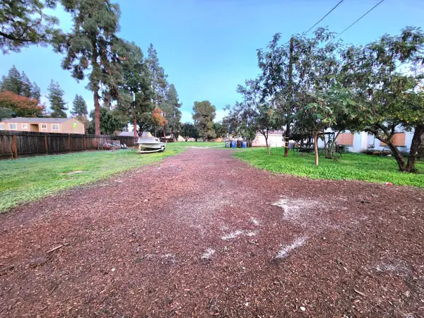 1428 J Street, Sanger, CA 93657