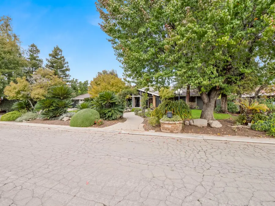 5041 E Townsend Avenue, Fresno, CA 93727 - Image #2