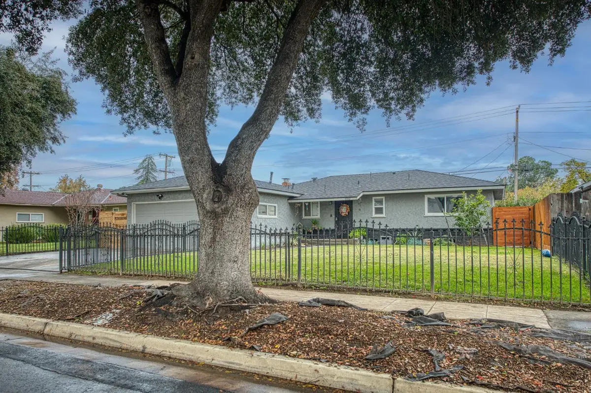 4052 E Farrin Avenue, Fresno, CA 93726 - Image #1