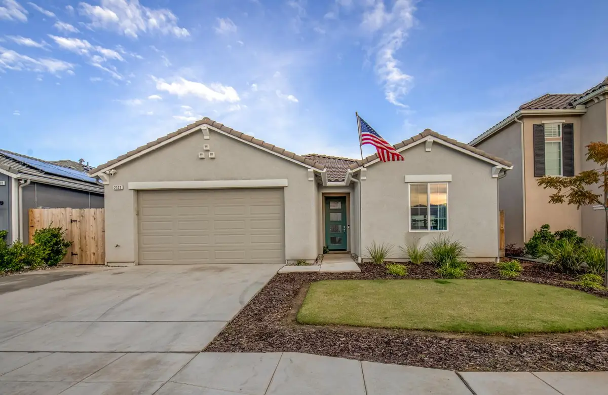 2121 Descanso Avenue, Clovis, CA 93619 - Image #1