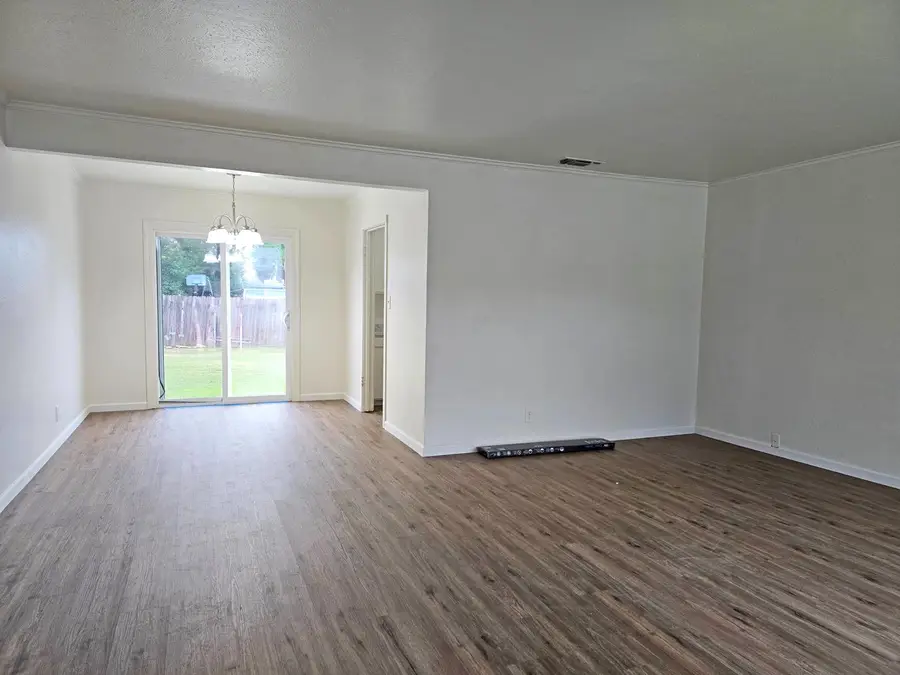 216 E Ashlan Avenue, Fresno, CA 93704 - Image #2