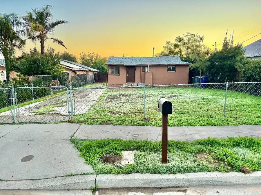2535 S Holloway Avenue, Fresno, CA 93725 - Image #2