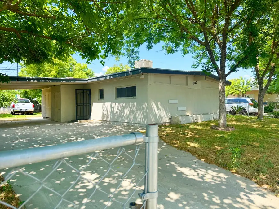 2723 E Lansing Way, Fresno, CA 93726 - Image #2