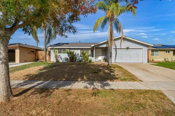 3040 W Hampton Way, Fresno, CA 93722