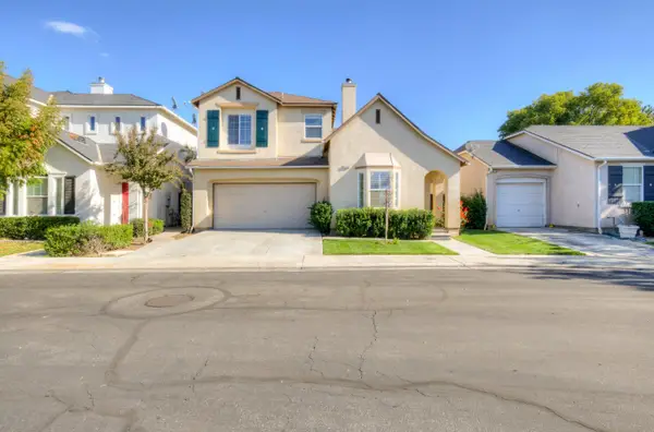 1723 N Mont Blanc Lane, Clovis, CA 93619