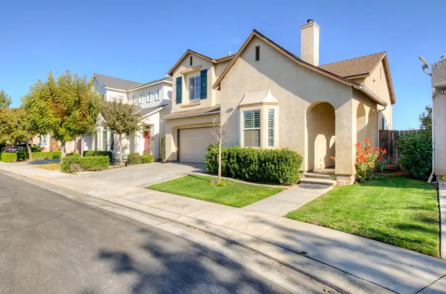 1723 N Mont Blanc Lane, Clovis, CA 93619 - Image #2