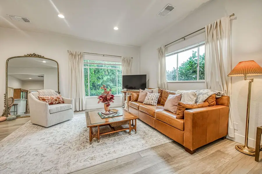 343 S 6th Avenue Drive, Kingsburg, CA 93631 - Image #2