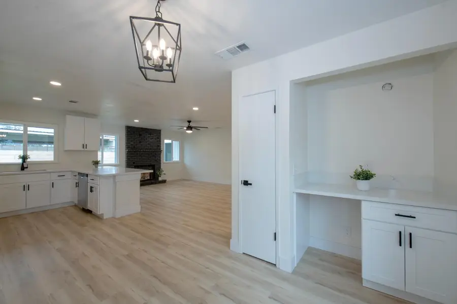 2024 N Laureen Avenue, Fresno, CA 93703 - Image #3