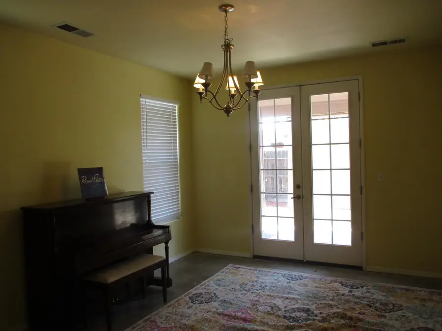 5588 E Pitt Avenue, Fresno, CA 93727 - Image #2