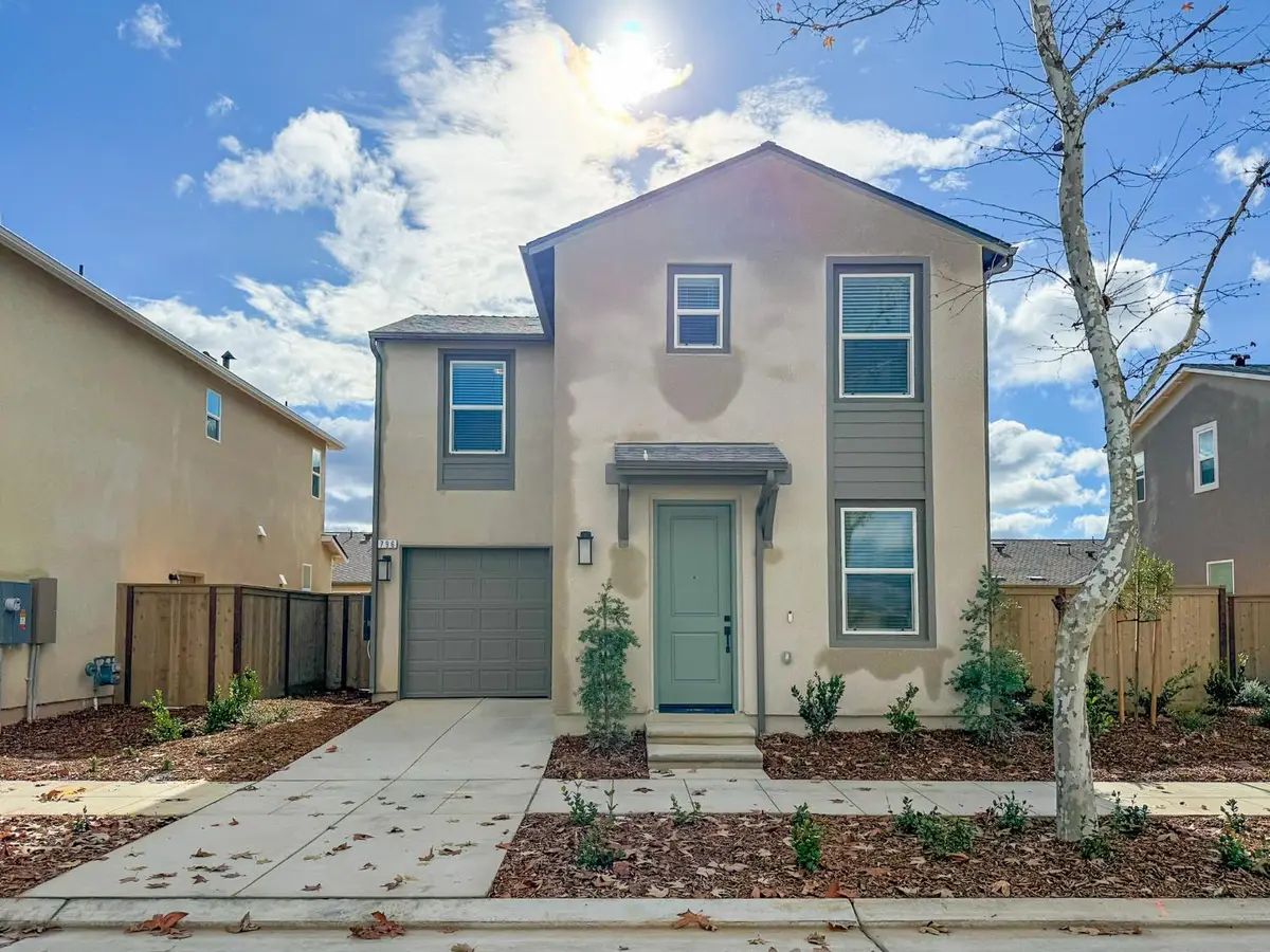 796 Laina Avenue, Madera, CA 93636 - Image #1