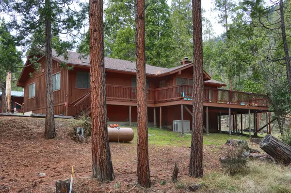 8041 Chilnualna Falls, Wawona, CA 95389