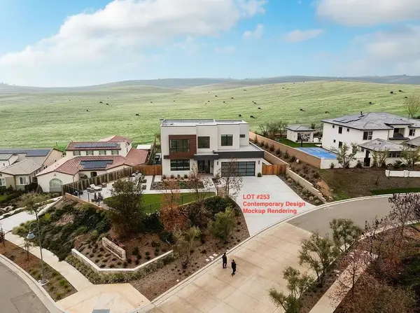 879 Terrace Place, Madera, CA 93636