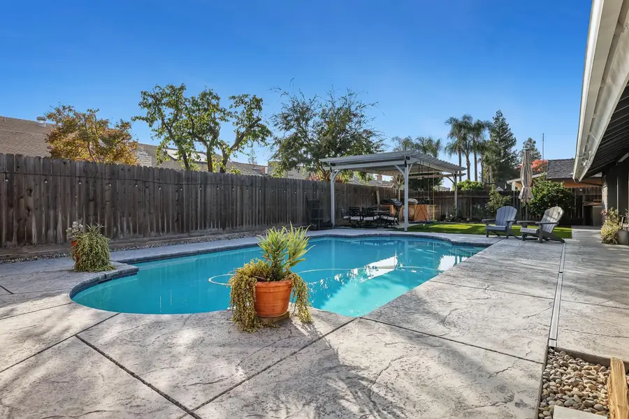 927 E Decatur Avenue, Fresno, CA 93720 - Image #3