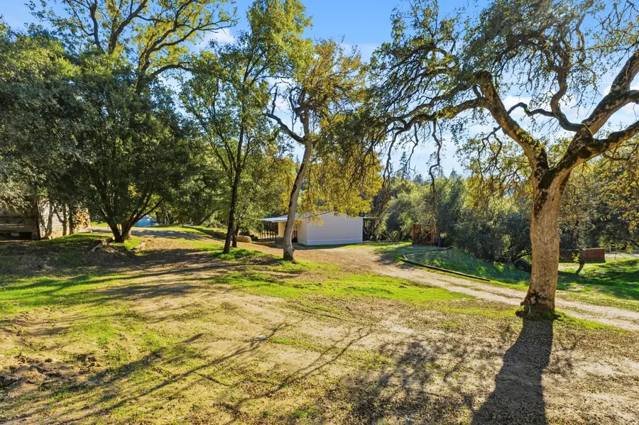 40089 John West Road, Oakhurst, CA 93644 - Image #2