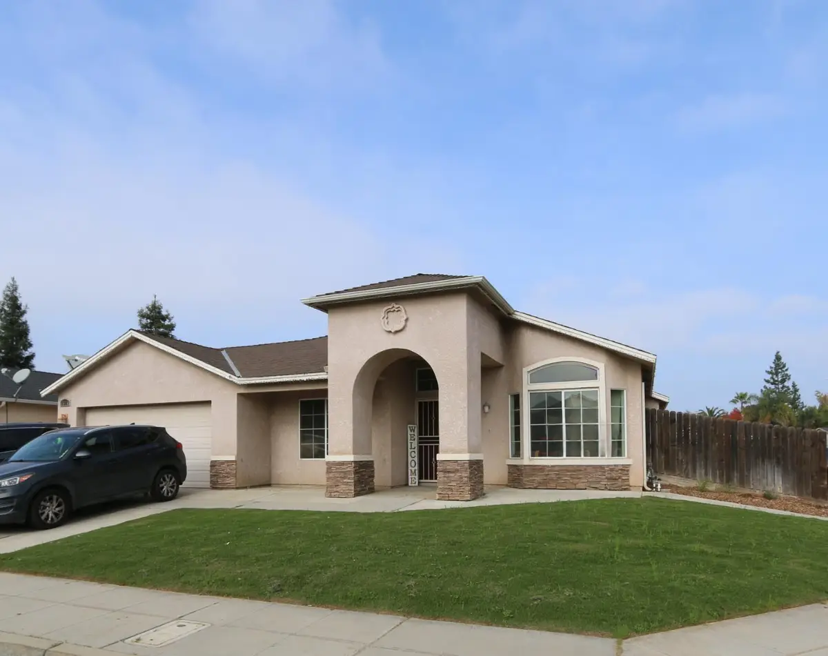 5574 W Pine Avenue, Fresno, CA 93722 - Image #1
