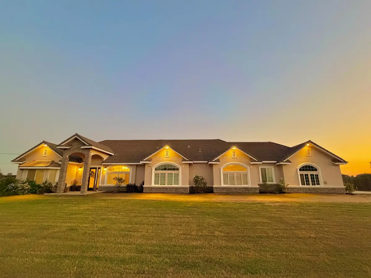 25162 Burton Way, Madera, CA 93638 - Image #1