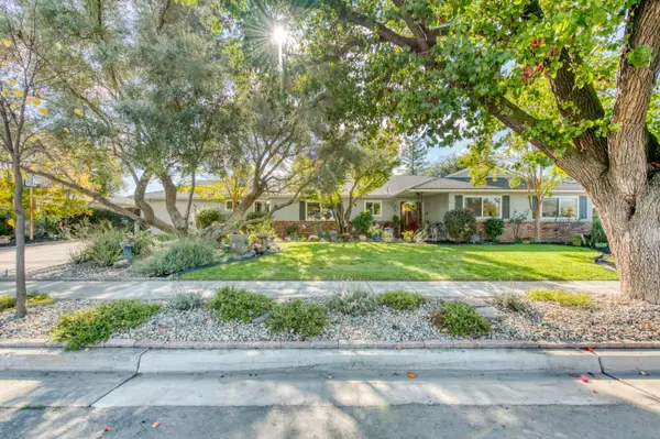 3059 W Dovewood Lane W, Fresno, CA 93711