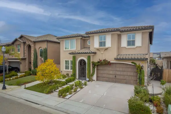 1922 E Amaryllis Avenue, Fresno, CA 93730