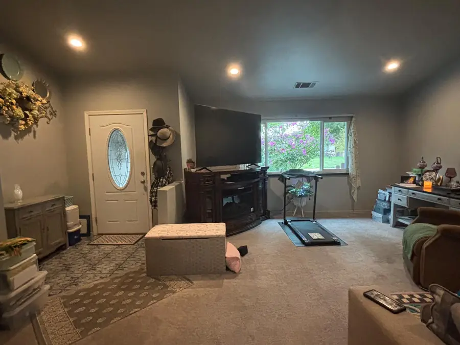 1663 Saltbrush Avenue, Coalinga, CA 93210 - Image #2