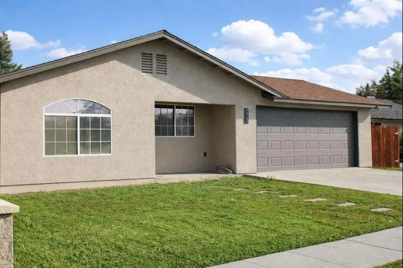 275 N Peach Avenue, Clovis, CA 93612 - Image #2