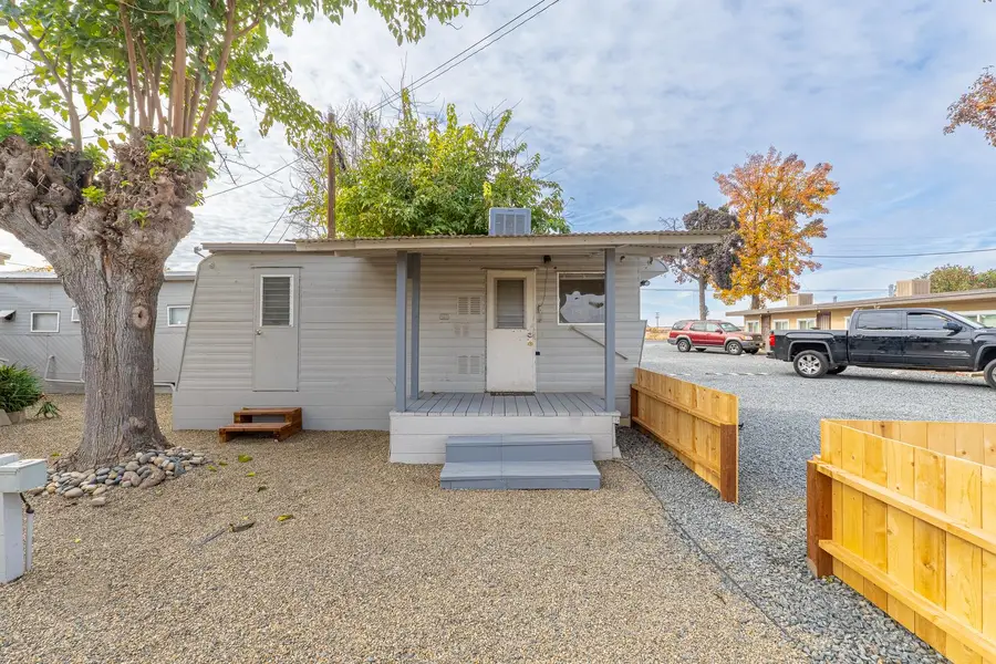 858 S Valencia Boulevard S, Woodlake, CA 93286 - Image #2