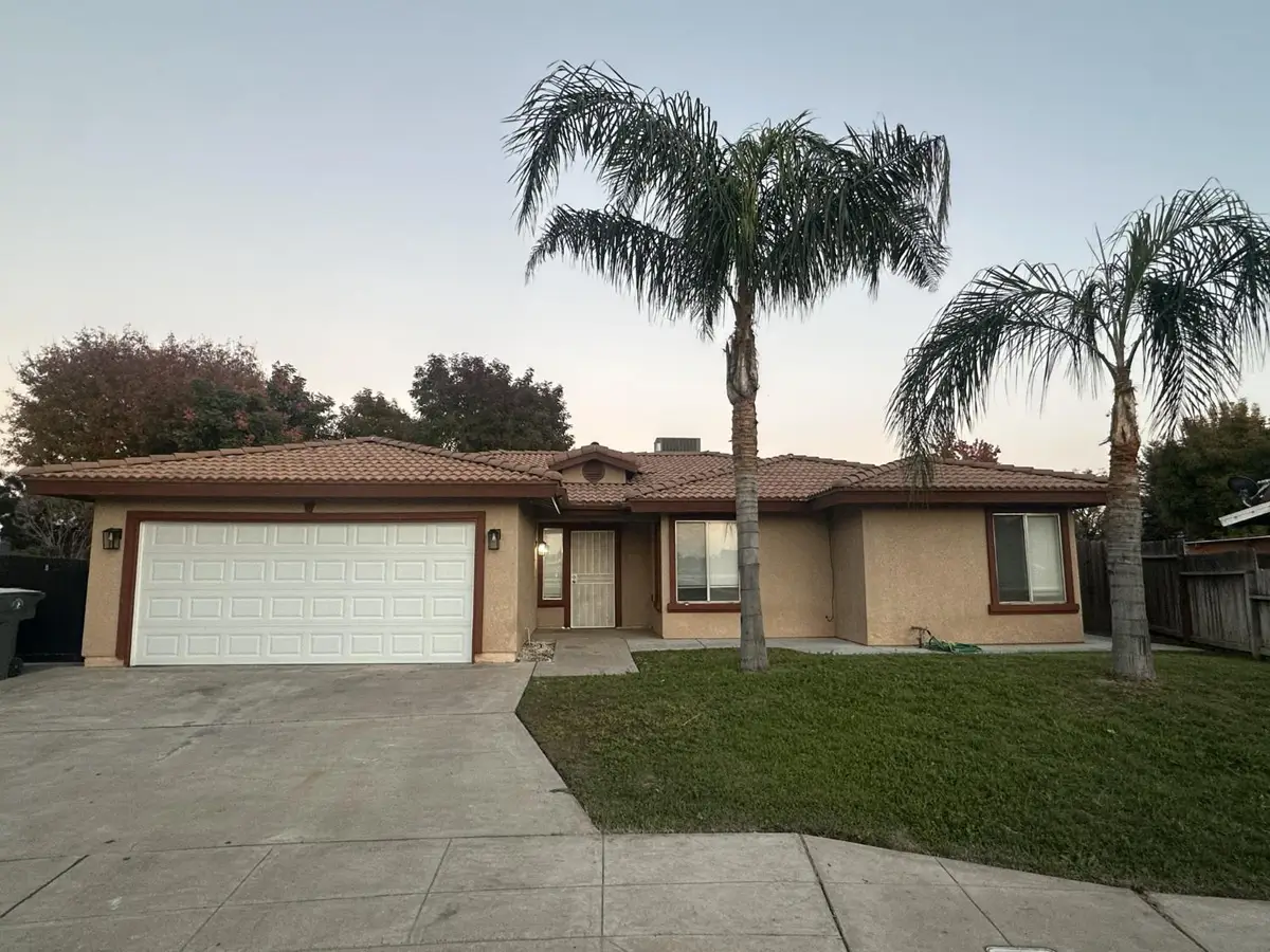 555 W Ashcroft Avenue, Clovis, CA 93612 - Image #1
