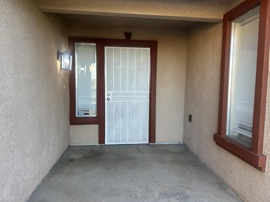 555 W Ashcroft Avenue, Clovis, CA 93612 - Image #3