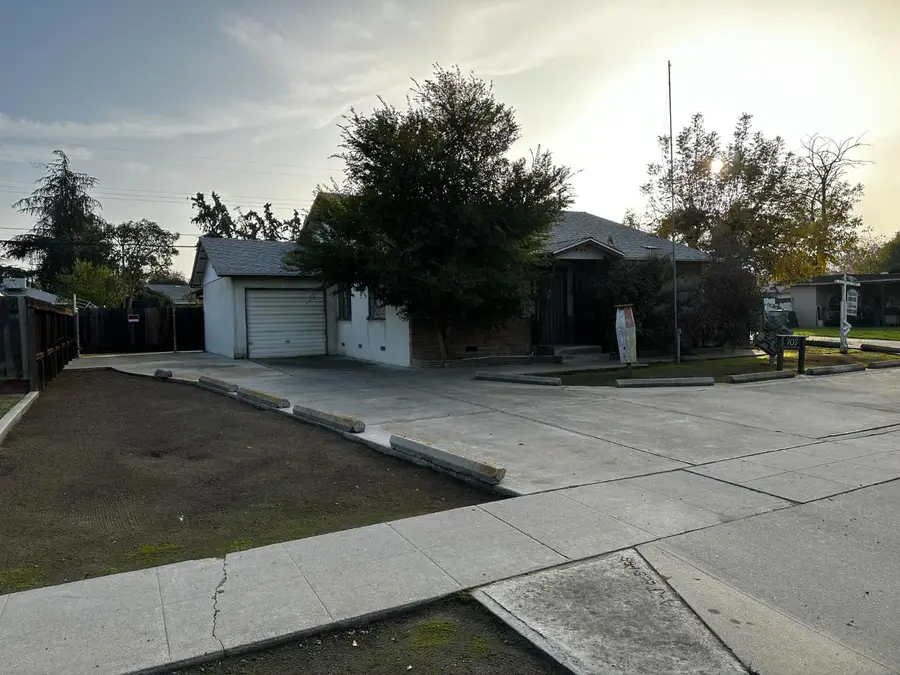 707 W Shields Avenue, Fresno, CA 93705 - Image #2