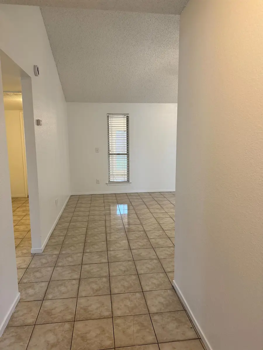 6348 N Genoa Avenue, Fresno, CA 93722 - Image #2