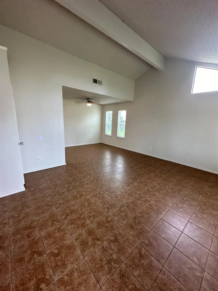 2352 N Katy Avenue, Fresno, CA 93722 - Image #2