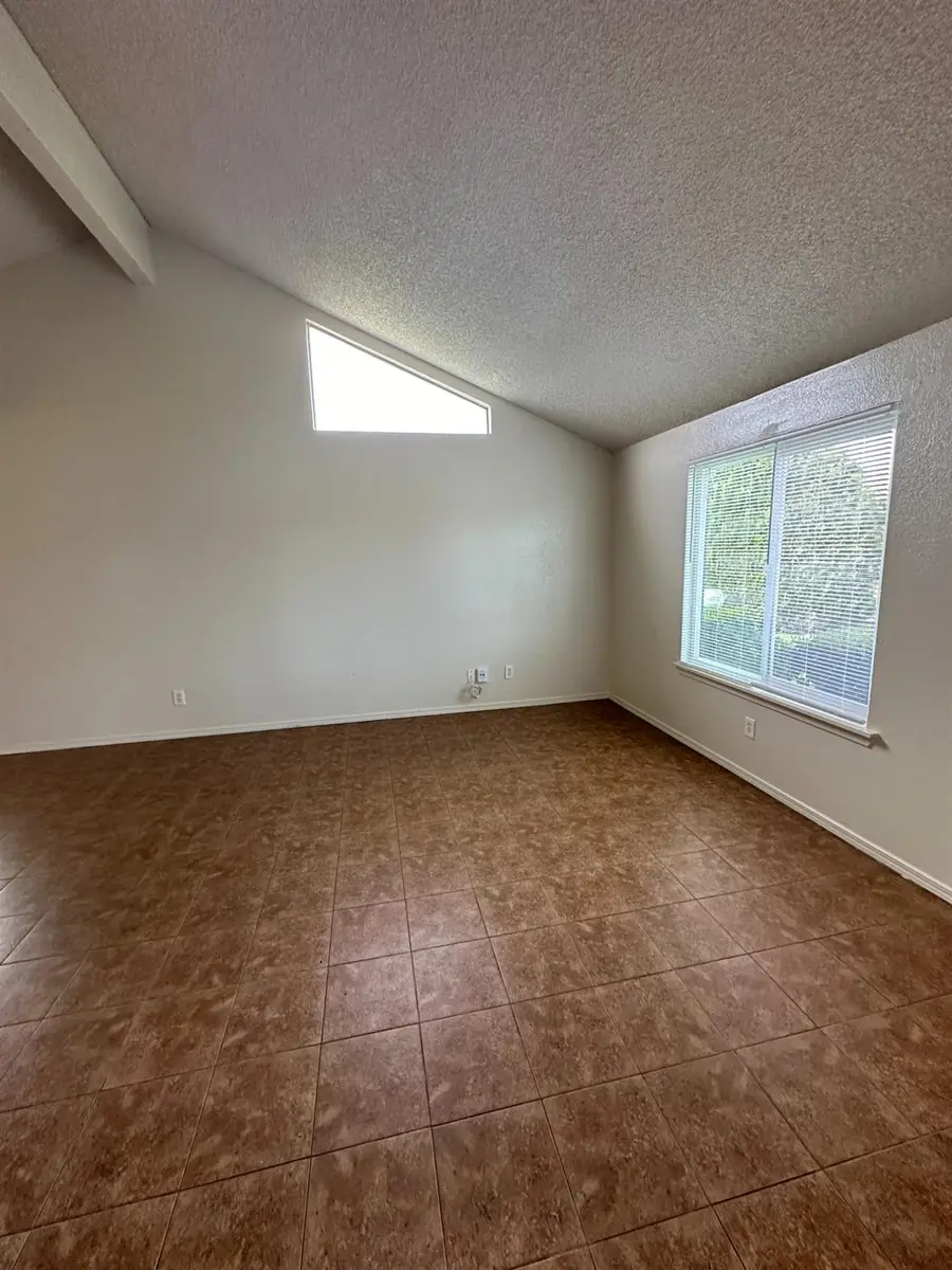 2352 N Katy Avenue, Fresno, CA 93722 - Image #3