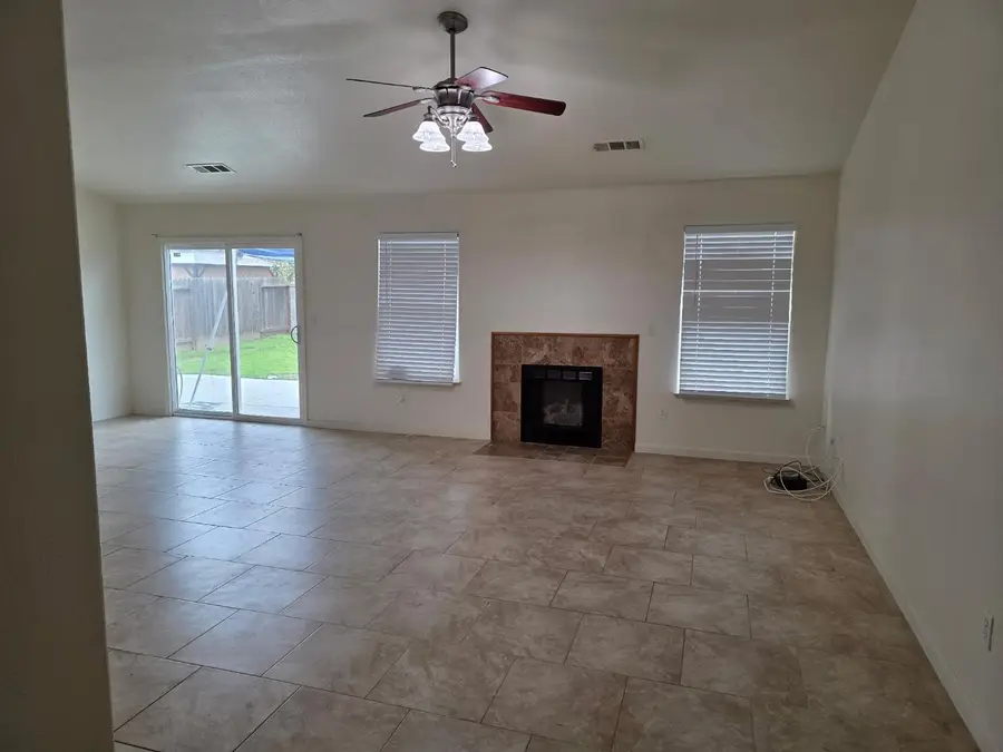804 Morris Lane, Madera, CA 93637 - Image #2