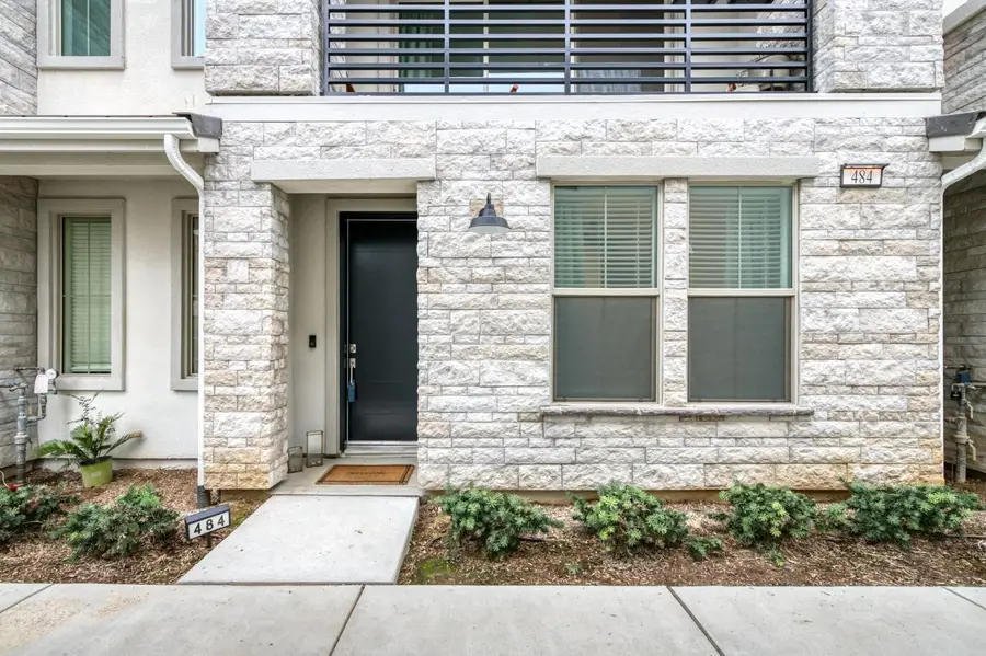 484 W Balsam Lane, Clovis, CA 93611 - Image #2