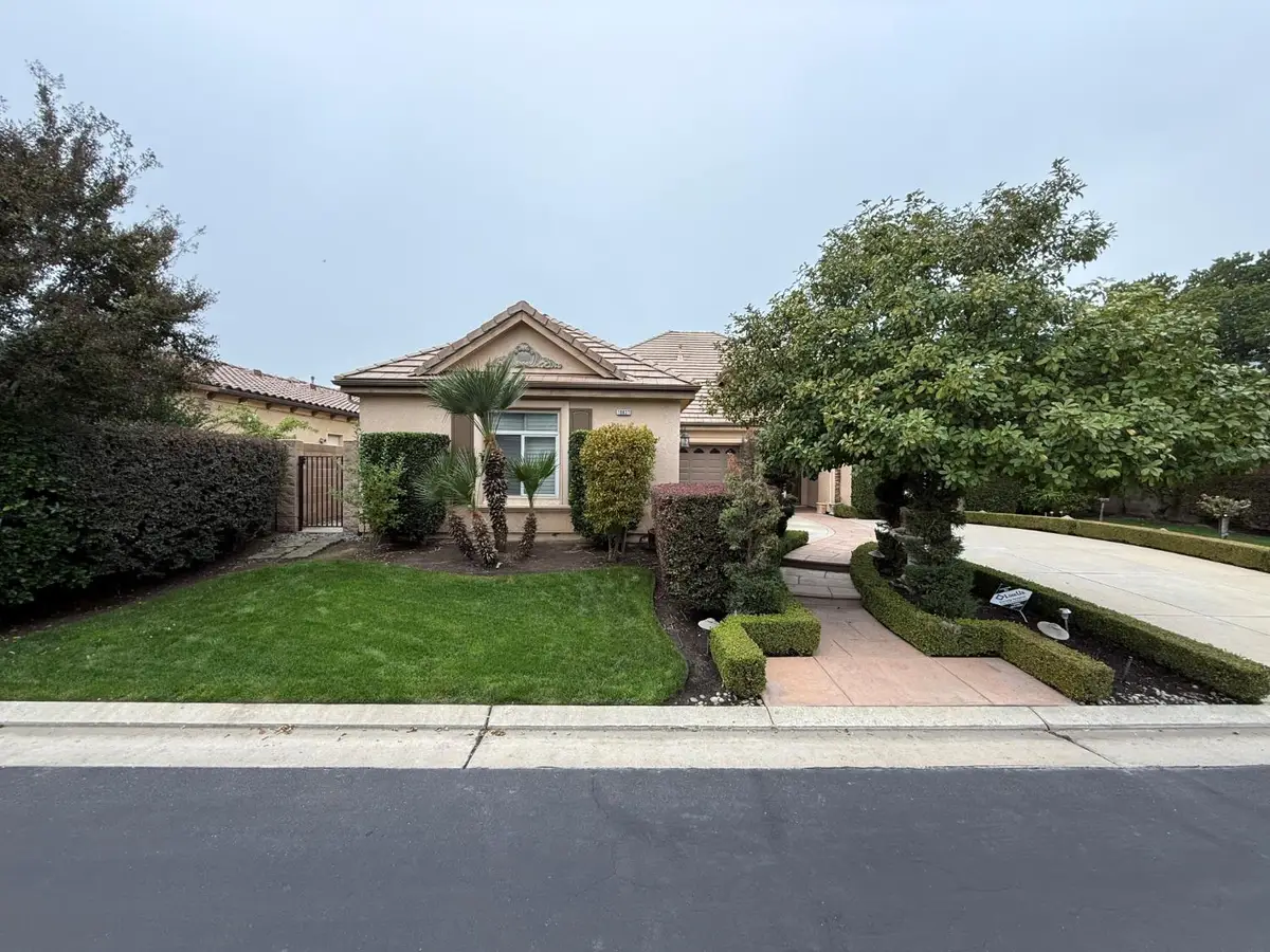 10637 N Lochmoor Lane, Fresno, CA 93730 - Image #1