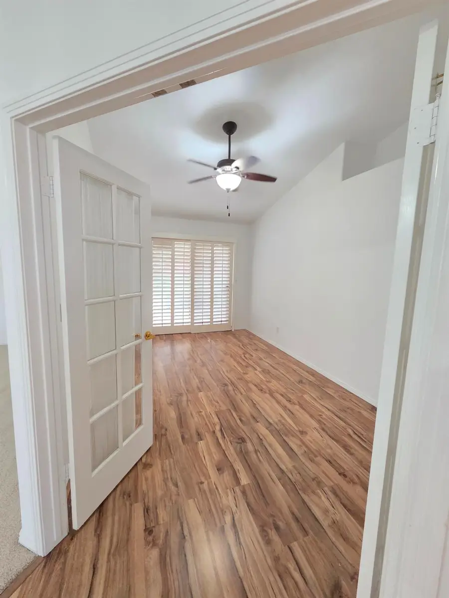 369 E Lindbrook Lane, Fresno, CA 93720 - Image #3