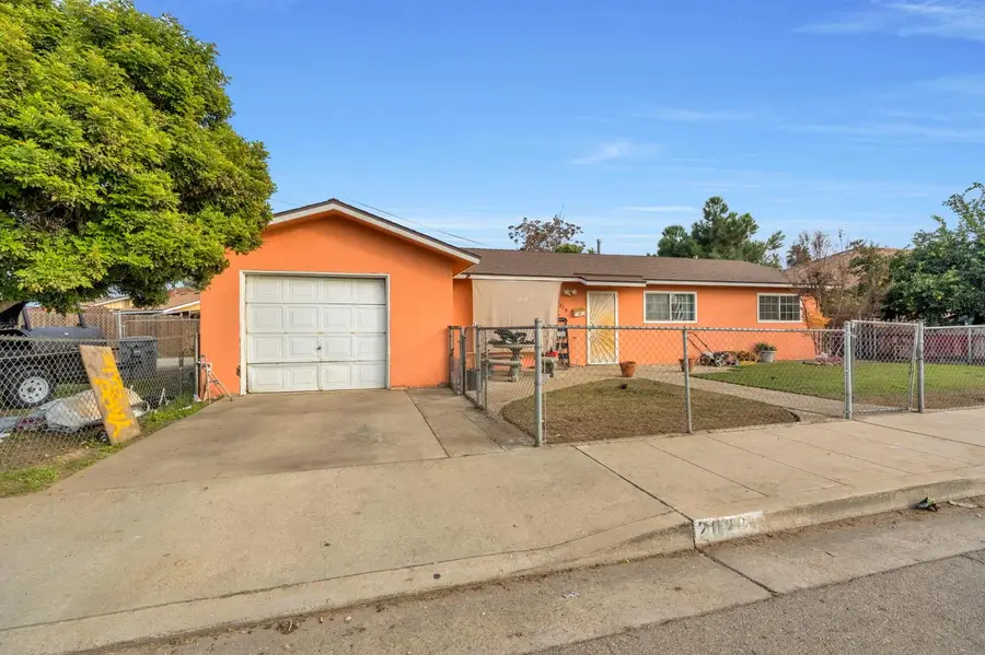 2028 Thompson Avenue, Selma, CA 93662 - Image #3