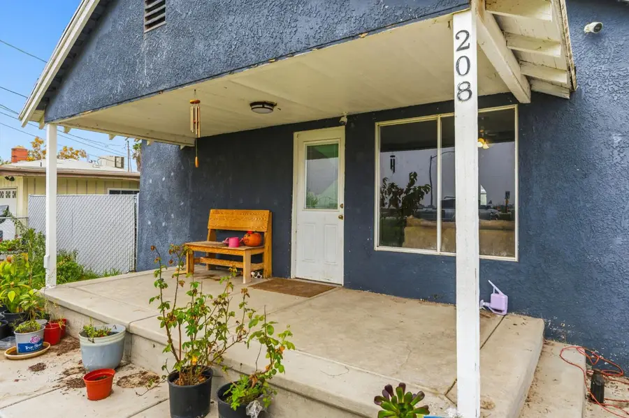 208 S Hughes Avenue, Fresno, CA 93706 - Image #2