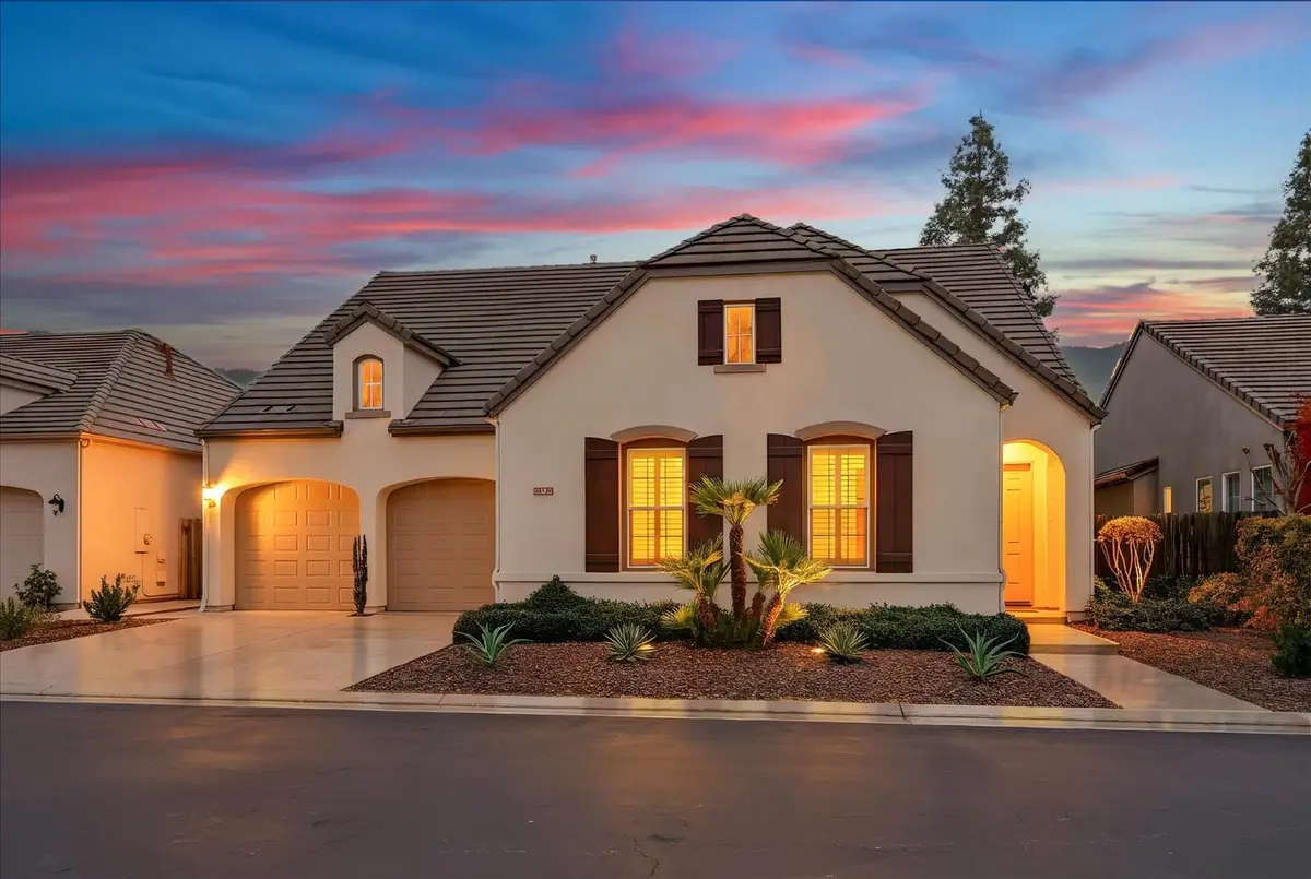 54 W Everglade Avenue, Clovis, CA 93619 - Image #1