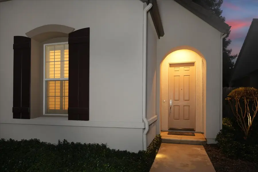 54 W Everglade Avenue, Clovis, CA 93619 - Image #2