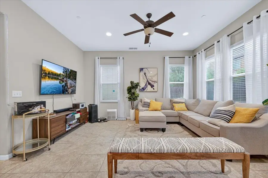 2098 E Axelson Drive, Fresno, CA 93730 - Image #3