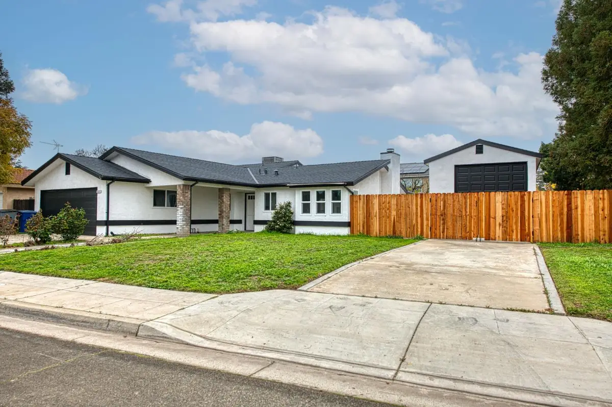 6377 N Genoa Avenue, Fresno, CA 93722 - Image #1