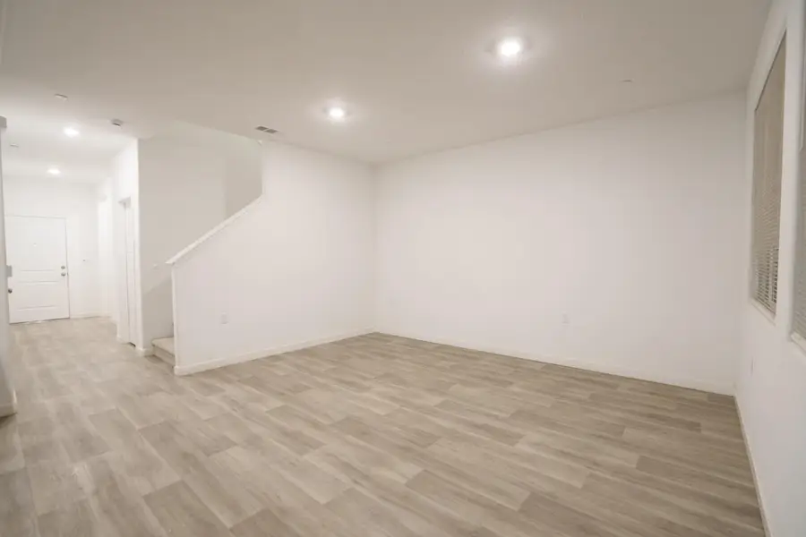 5769 W Austin Way, Fresno, CA 93722 - Image #3