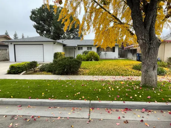 3031 W Fairmont Avenue W, Fresno, CA 93722