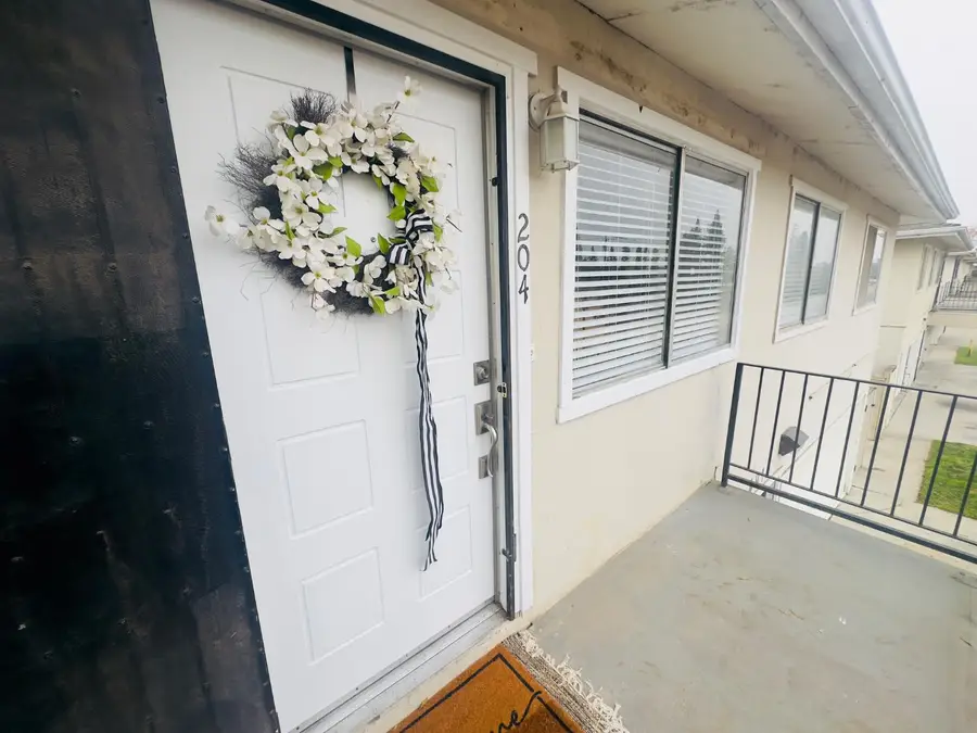 4912 N Holt Avenue #204, Fresno, CA 93705 - Image #2