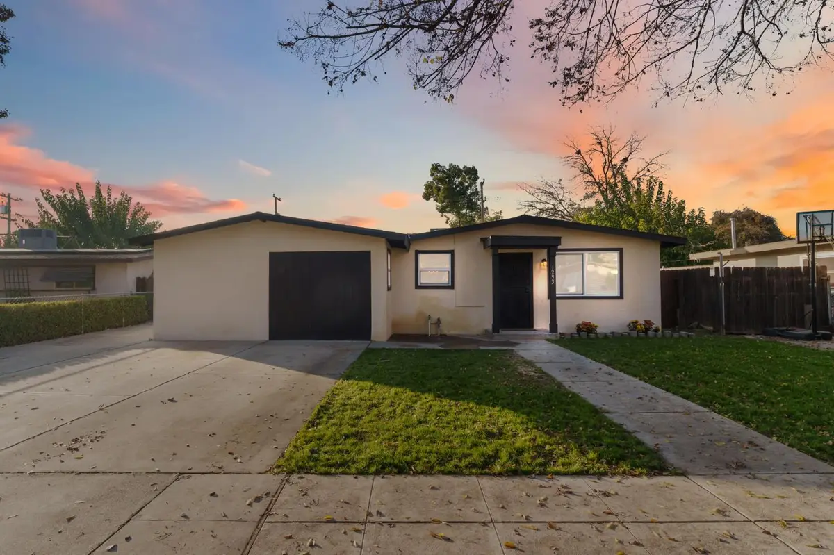 1293 N Bailey Avenue, Fresno, CA 93727 - Image #1