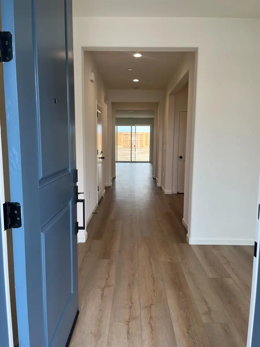 1252 Catherdral Court S, Madera, CA 93636 - Image #2