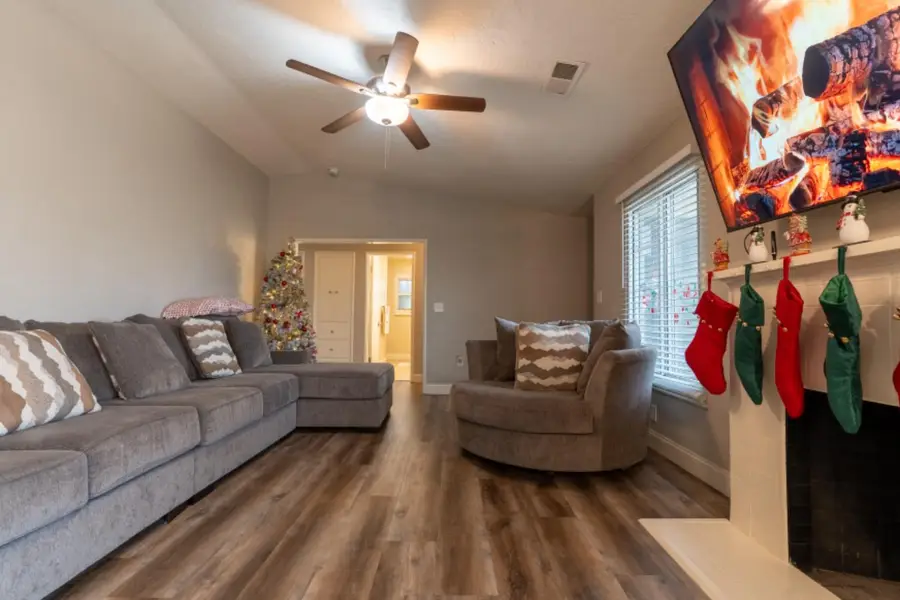 4860 E Amherst Avenue, Fresno, CA 93703 - Image #3