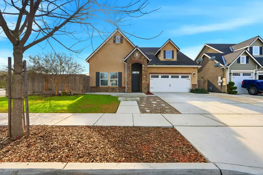 3725 W Clinton Avenue, Visalia, CA 93291 - #3